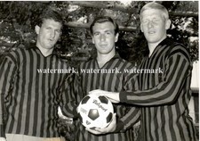 Foto originale i nuovi acquisti del Milan, Sormani/Angelillo e Schnellinger 1965
