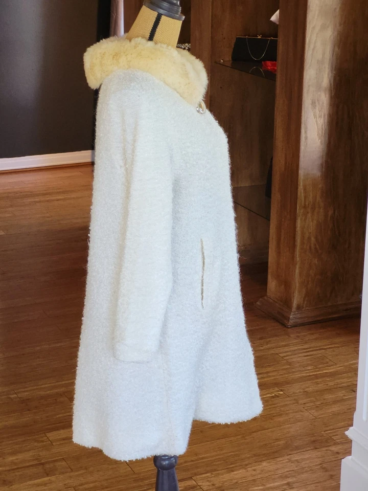 Casaco swing boucle marfim década de 1950 colarinho de pele sintética mel médio - Imagem 2 de 4