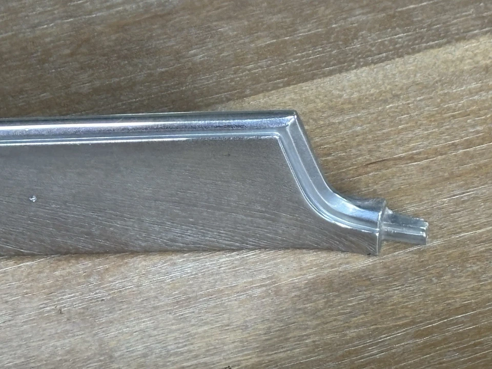 1977 1978 1979 Cadillac Fleetwood Brougham Grill acabamento superior moldura 1610071 - Imagem 2 de 4