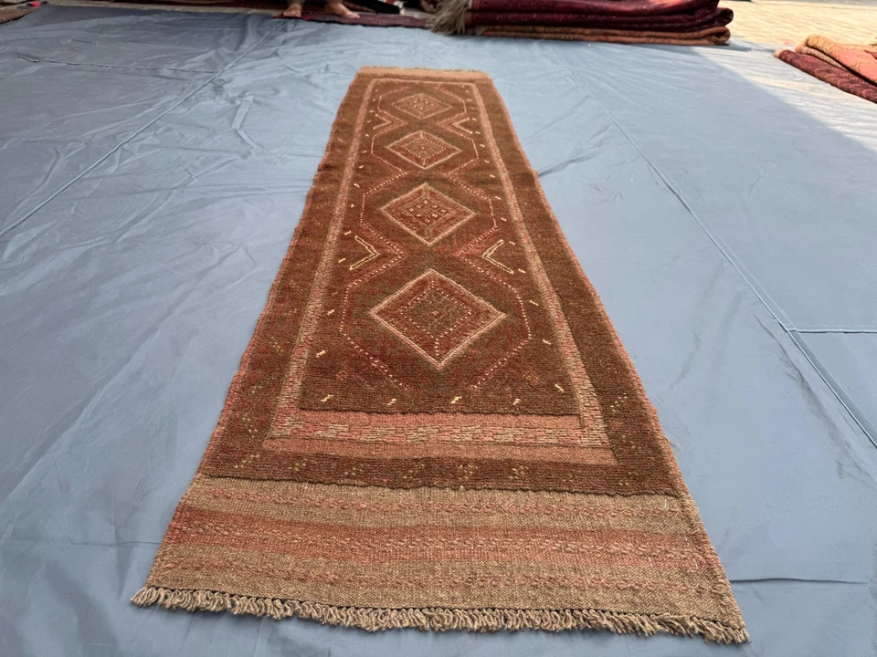 Corredor de lana afgano vintage de 1,9 x 7,9 pies - marrón tribal y terracota nómada. Foto 3 de 4