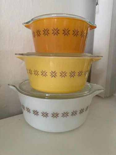 Vintage Pyrex Town and Country Casserole Set of 3 with Lids
