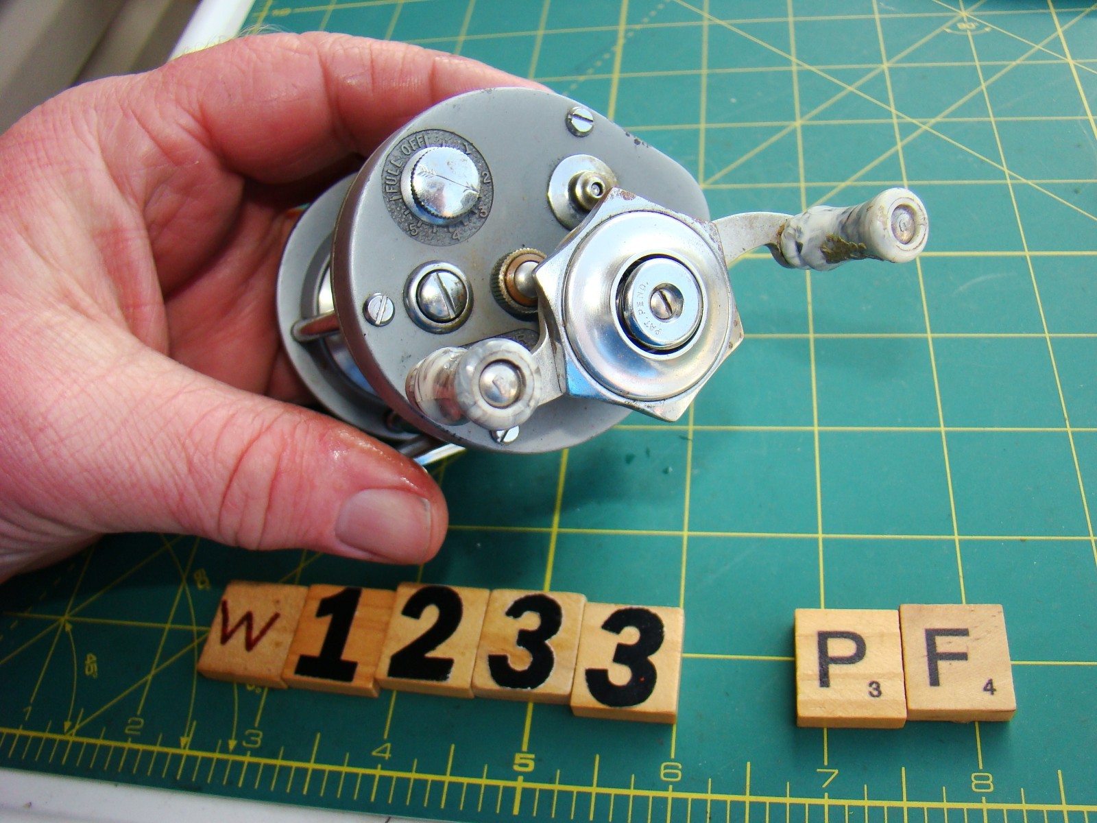 W1233 PF PFLUEGER FREE SPOOL SUPREME ANTIQUE FISHING REEL