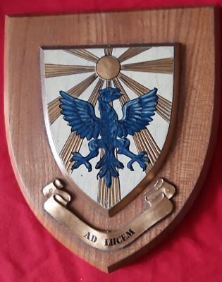 Vintage Holz Wappenschild, Phönix & Sonnenstrahlen bemalt, Motto: Ad Lucem sehr guter Zustand