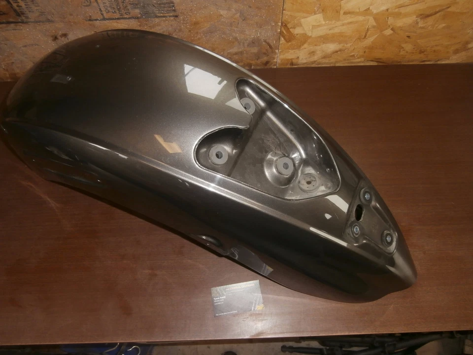 09-13 Kawasaki Voyager VN Vulcan 1700 Rueda Trasera Guardabarros Gris Cola BUENO Foto 3 de 4