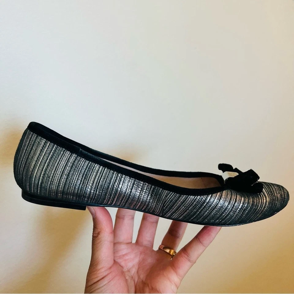 Vince Camuto Women's Gray/Black Bow Tie Flats Size 7M - Image 3 of 4