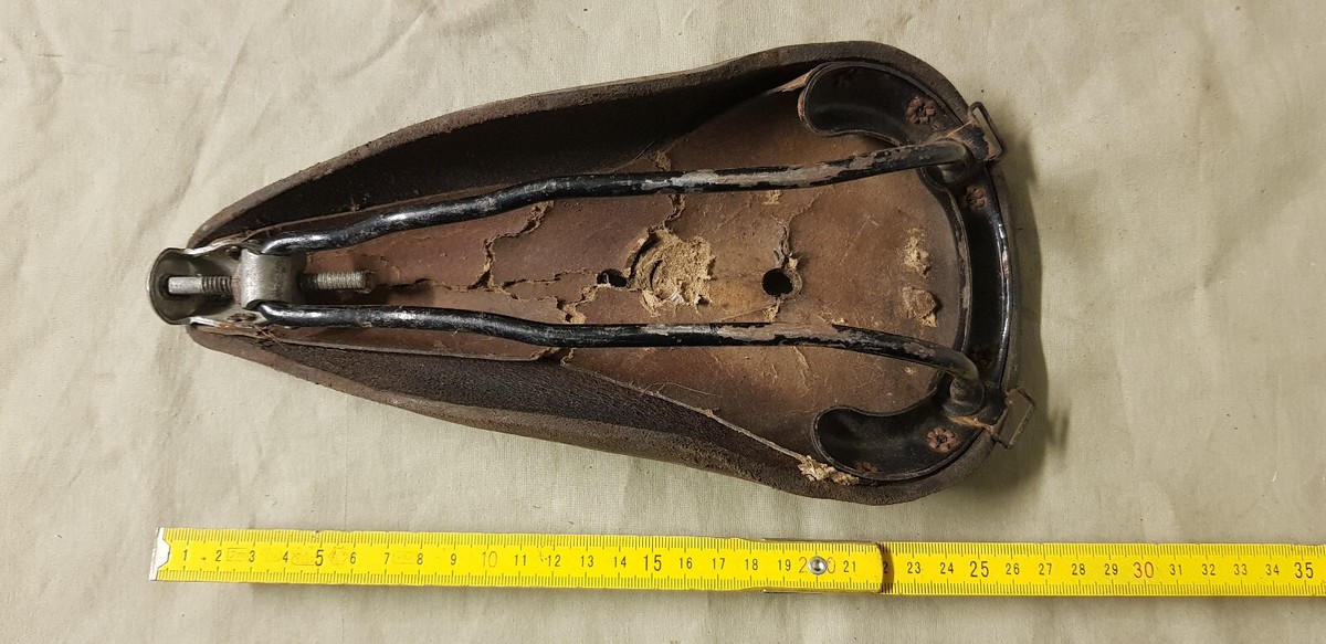 ANCIENNE SELLE DE VELO EN CUIR  PRYMA