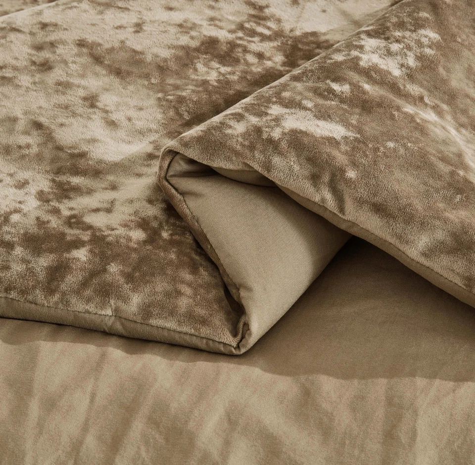 Chezmoi Collection Lux Distressed Velvet 3-Piece Lush Plush Velvet Comforter Set - Image 4 of 4