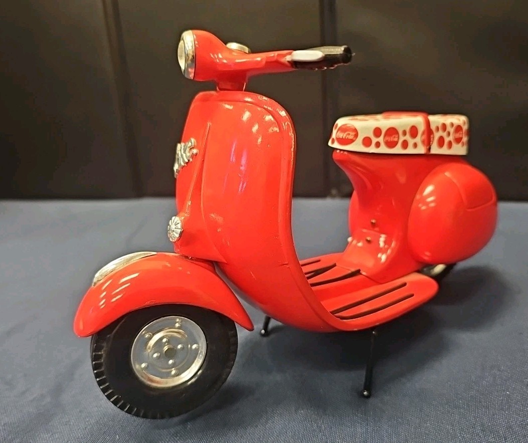1995 Vintage 10” DIE CAST COCA COLA Red VESPA SCOOTER # 08207of