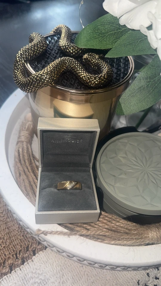 Alianza de oro con diamantes para hombre Foto 2 de 2