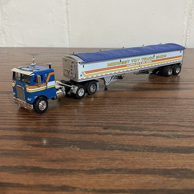 DCP First Gear 1:64 Diecast Freightliner 352 COE Midwest Toy Truck Show 2009