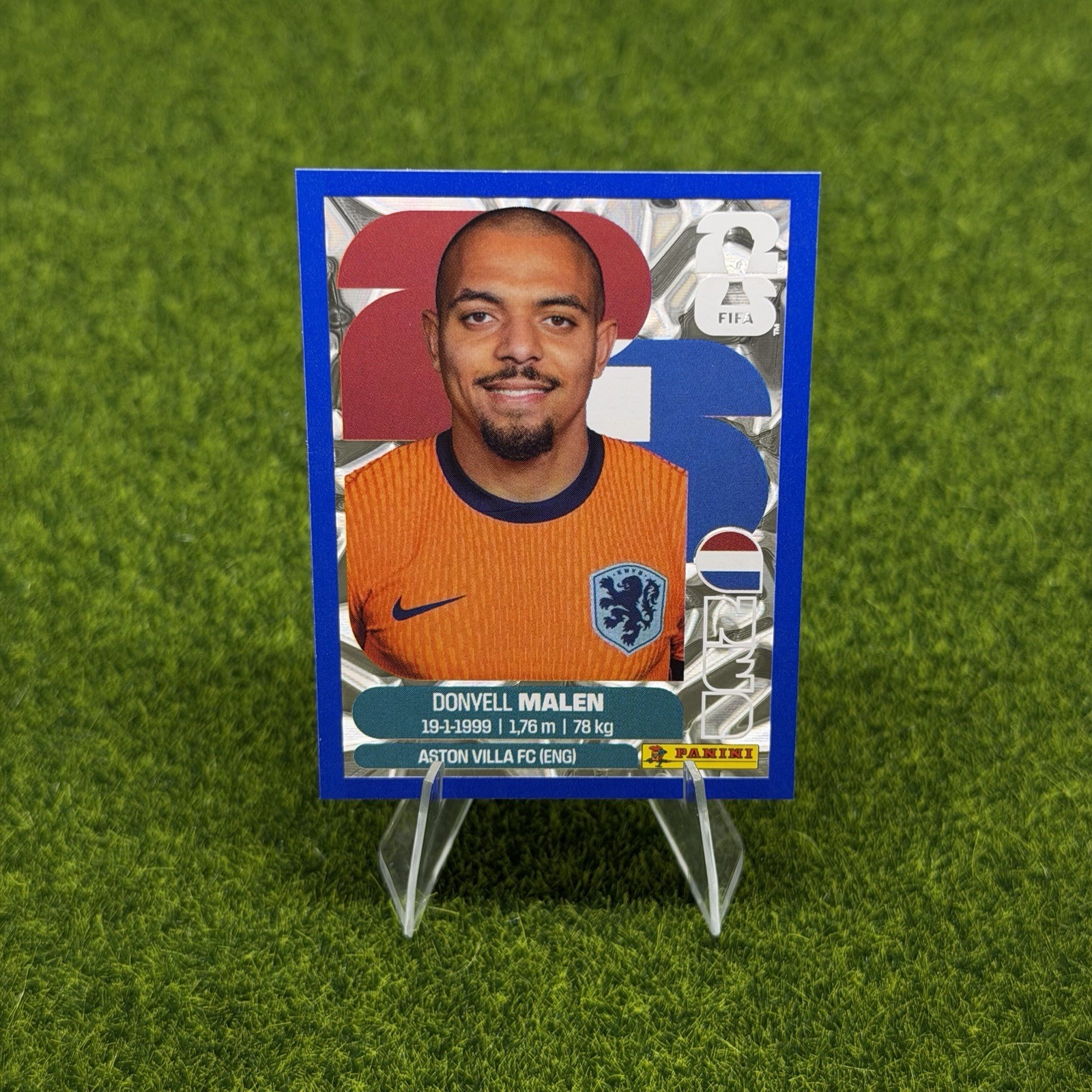 Donvell Malen Panini FIFA World Cup 2026 Blue Crumple Parallels Sticker Ned 18