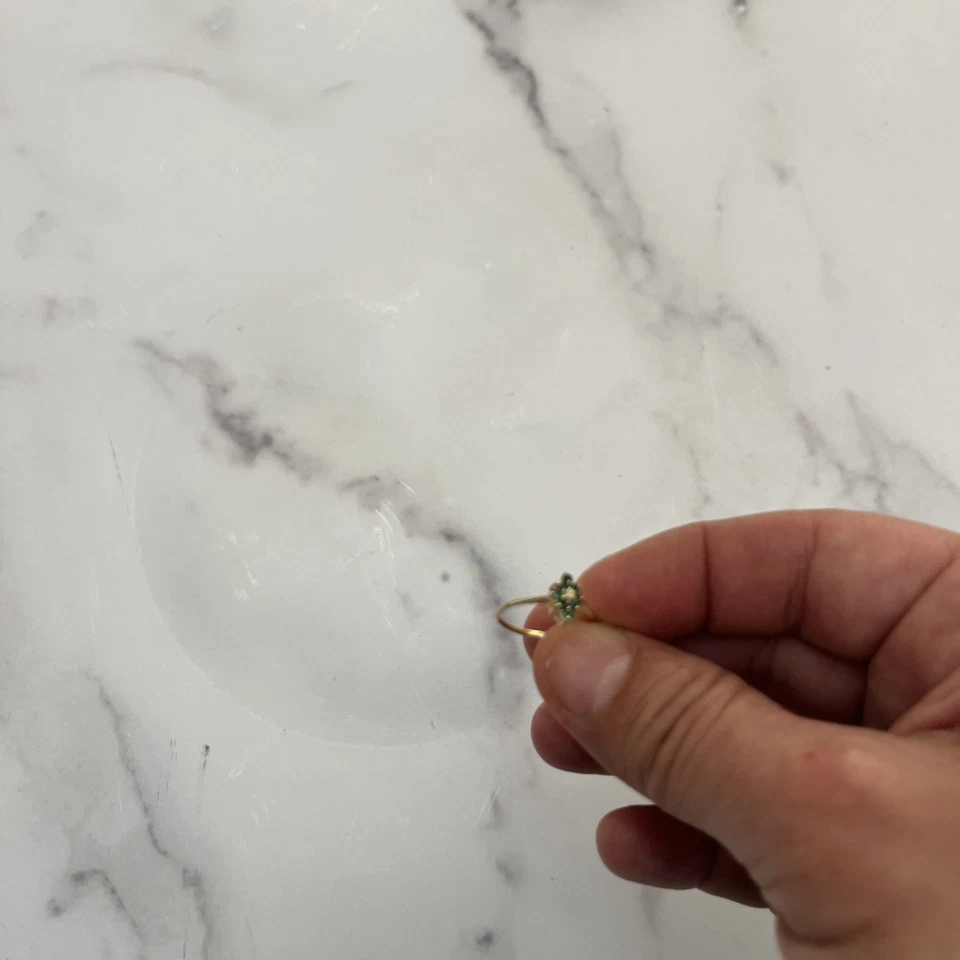 Oro amarillo de 14 K con esmeralda y diamante  Foto 4 de 4