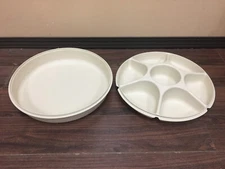 Tupperware Divided Chip and Dip Vegetable Tray 1665-1 with Lid 1666-1