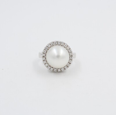 Anello in oro bianco e Diamanti con una Perla Australiana al