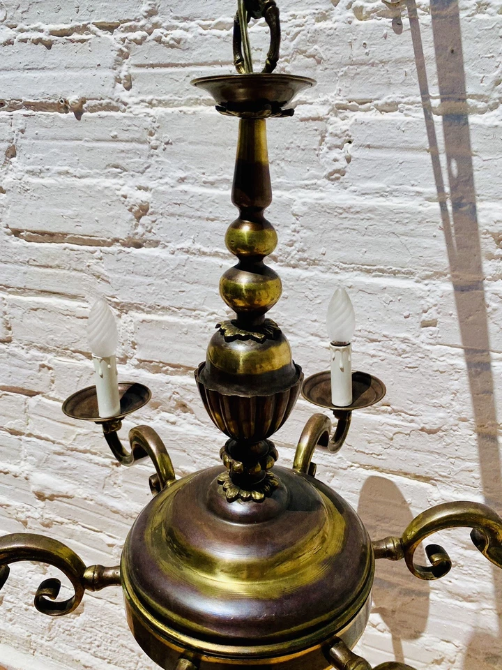 Lámpara de araña Tole 32 x 27 antigua de bronce y negra, 5 brazos, estilo vela, colonial Foto 4 de 4