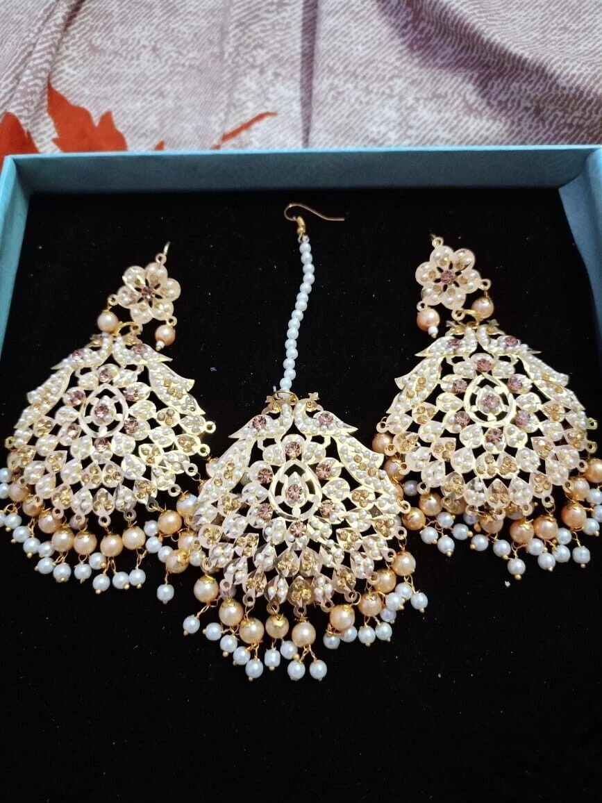 Gold earrings cheap with maang tikka