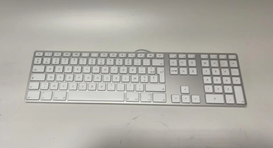 Apple Wired USB Keyboard with Numeric Keypad - French/Francais (MB110F/B) - Image 3 of 3