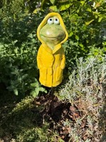 SüßEr Landhaus Zaunhocker Frosch/Regenmantel,Zaunfigur Keramik