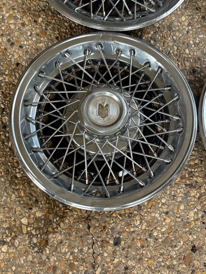 Tapacubos de radios de cable de 14" OEM Chevrolet Monte Carlo años 70-80 Foto 2 de 4