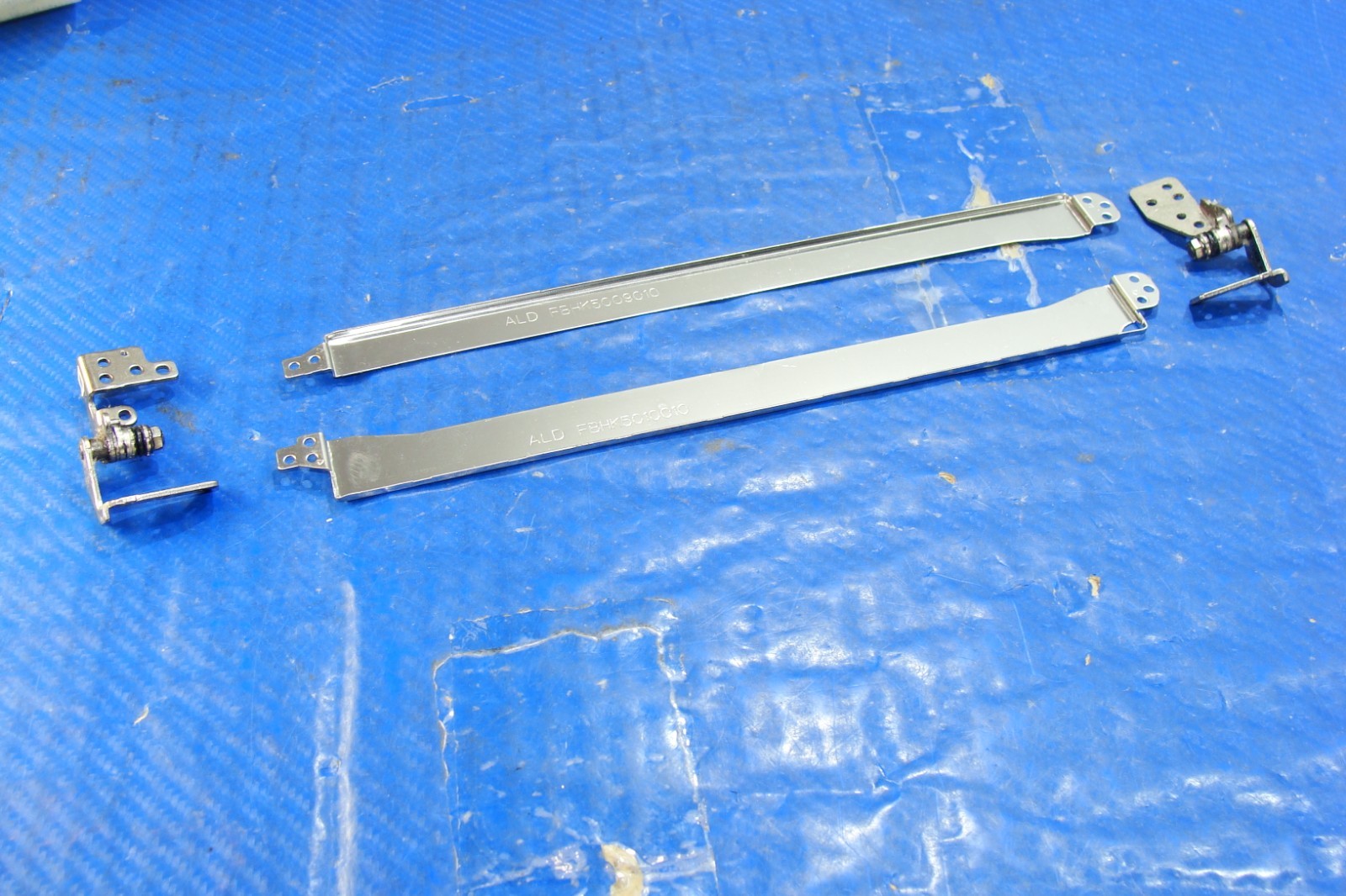 Charnière (hinge) Pour écran Sony Vaio SVE151E11M / SVE1512C5E - Référence FBHK5009010 - Occasion