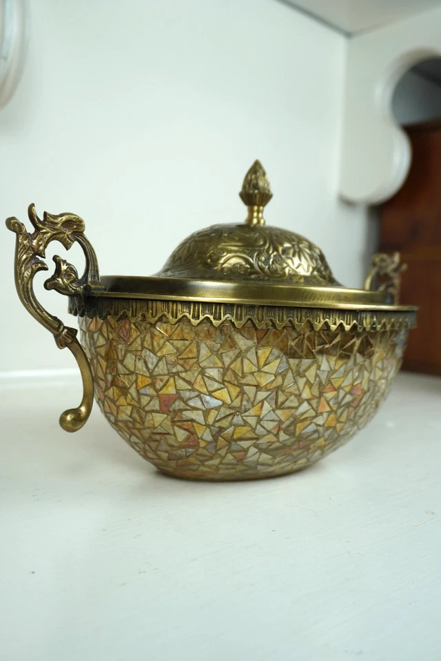 Tigela de vidro mozaico com tampa Maitland Smith com acabamento em latão - Imagem 2 de 4