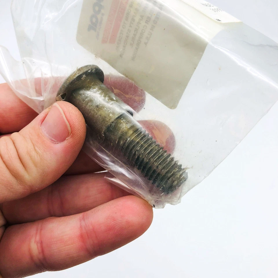 Mopar 55076217 Striker Pin After 3-24-94 OEM NOS 1994-95 Jeep Wrangler Sealed Foto 2 de 4