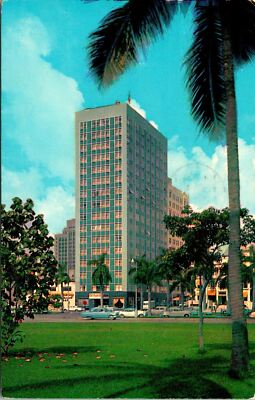 Miami FL Colonial Hotel Biscayne Blvd Postcard Used (16082)