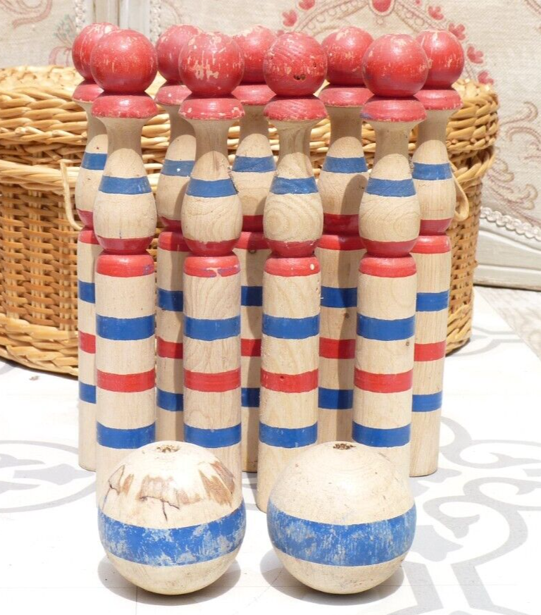 Ancien Jeu De Quilles En Bois Peint – 9 Quilles + 2 Boules (vers 1920)