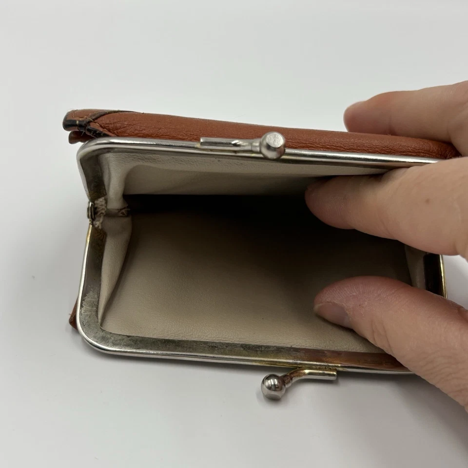 Vintage Princess Gardner 30 Cowhide Full Grain Cowhide Leather Bi-Fold Wallet - Image 3 of 4