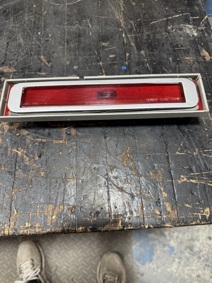 Lincoln Mark VII 1984-1992 bisel de luz de señalización lateral trasera paso plateado completo Foto 3 de 4