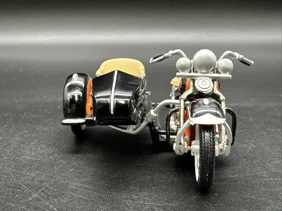 Harley-Davidson Panhead & Sidecar 1948 Hot Wheels (R91) Foto 3 de 4