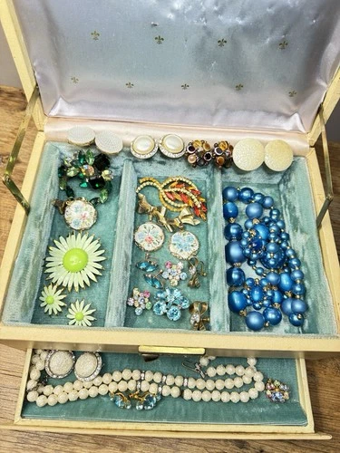 Lot Of Vintage Costume Jewelry-Beautiful Rhinestones Sets Earrings Pins