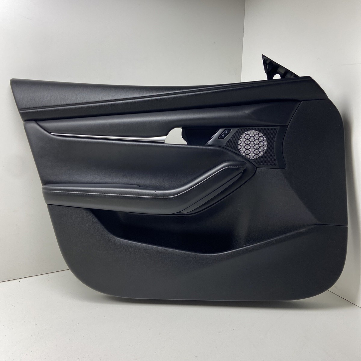 2022 MAZDA 3 FRONT LEFT DRIVER SIDE DOOR COVER PANEL OEM # U104-6