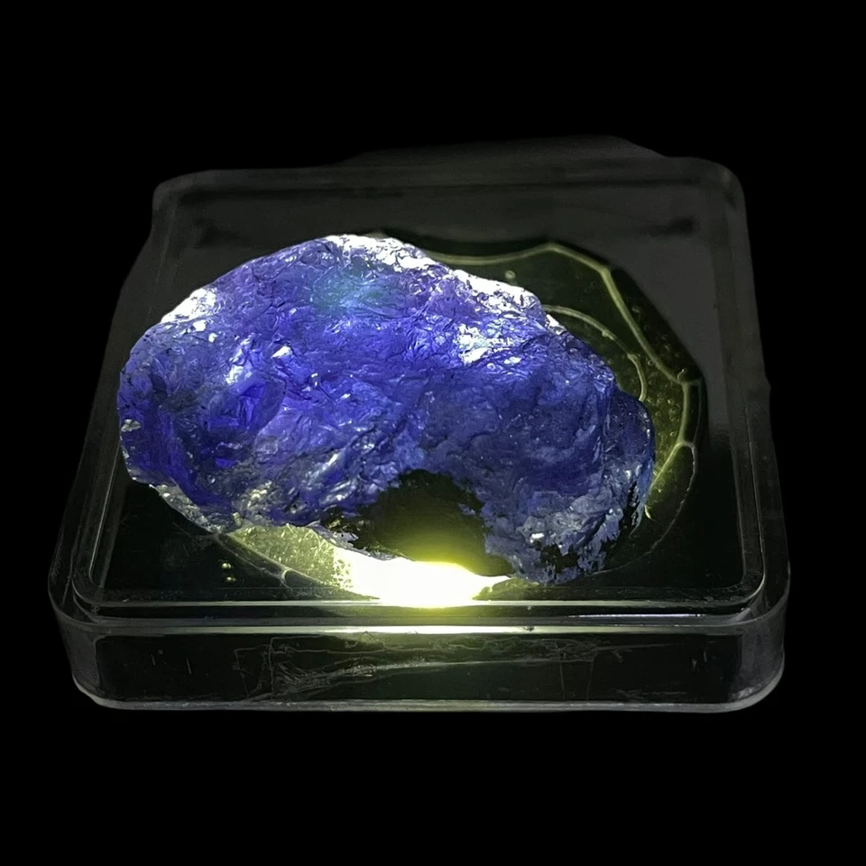 Impresionante piedra preciosa suelta azul vibrante áspera de tanzanita natural de 64,10 quilates certificada Foto 3 de 4