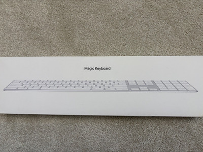 Apple Magic Keyboard full size with Numeric Keypad Lightning Port