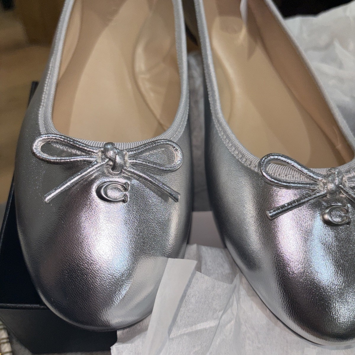 Coach Women's Abigail Silver Leather Ballet Flats Bow Accent
