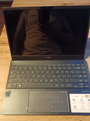 Asus zenbook 13, I7, Black, Like new, comes with mouse, cooler, cable - Afbeelding 5 van 5