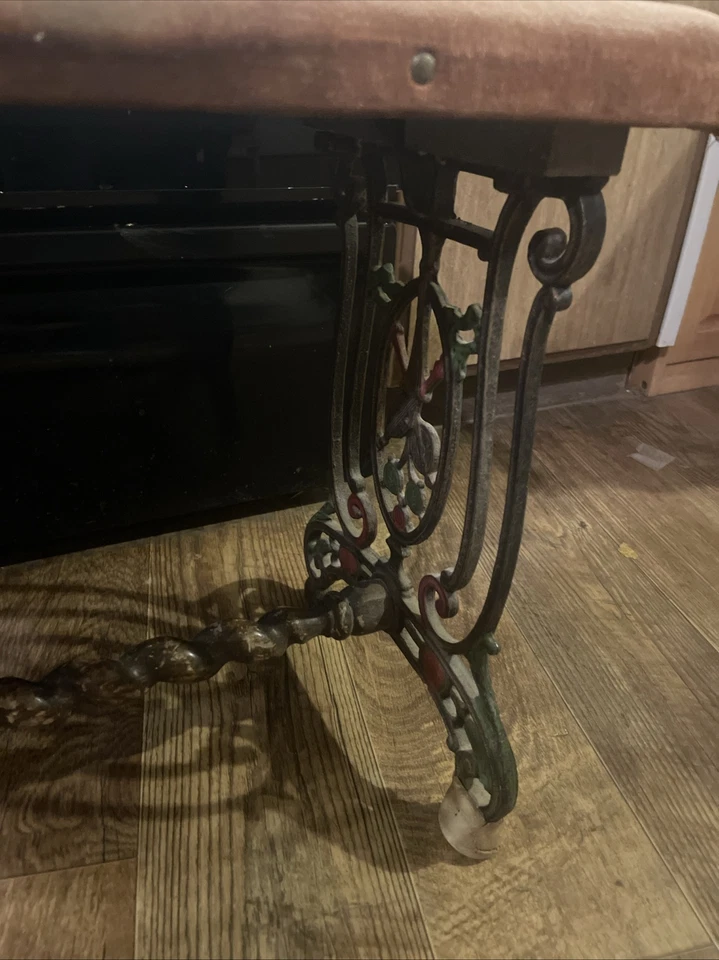 ANTIGUO BANCO VICTORIANO VENTANA O TOCADOR DE HIERRO FUNDIDO CON ASIENTO DE TERCIOPELO - MUY RARO Foto 2 de 4