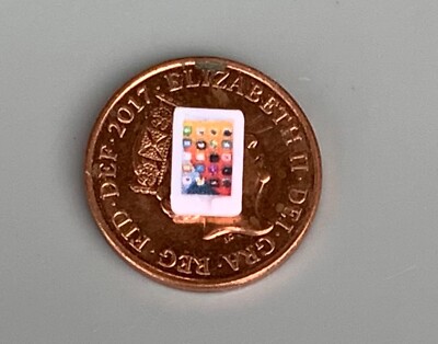 Funktionsfrei weiß Kunststoff iPhone Tumdee Maßstab 1:12 Puppenhaus Miniaturzelle