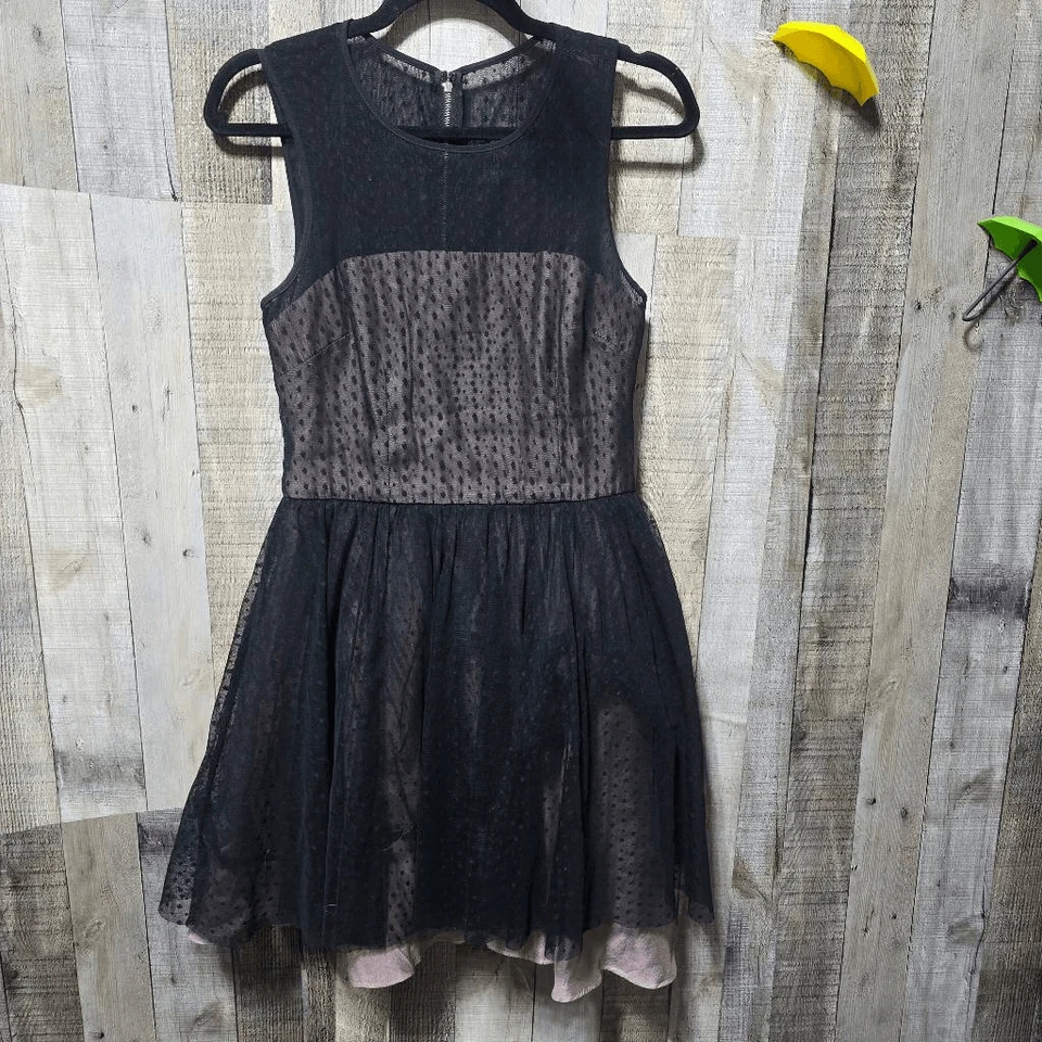 Mini cóctel Betsey Johnson negro sin mangas lunares ilusión ajuste y acampanado D Foto 2 de 4