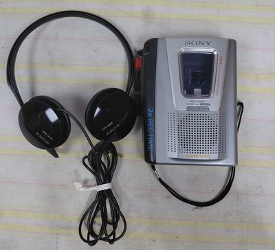 Sony TCM-20DV)Voice Operated Recording Cassette Player Walkman PARTS OR REPAIR