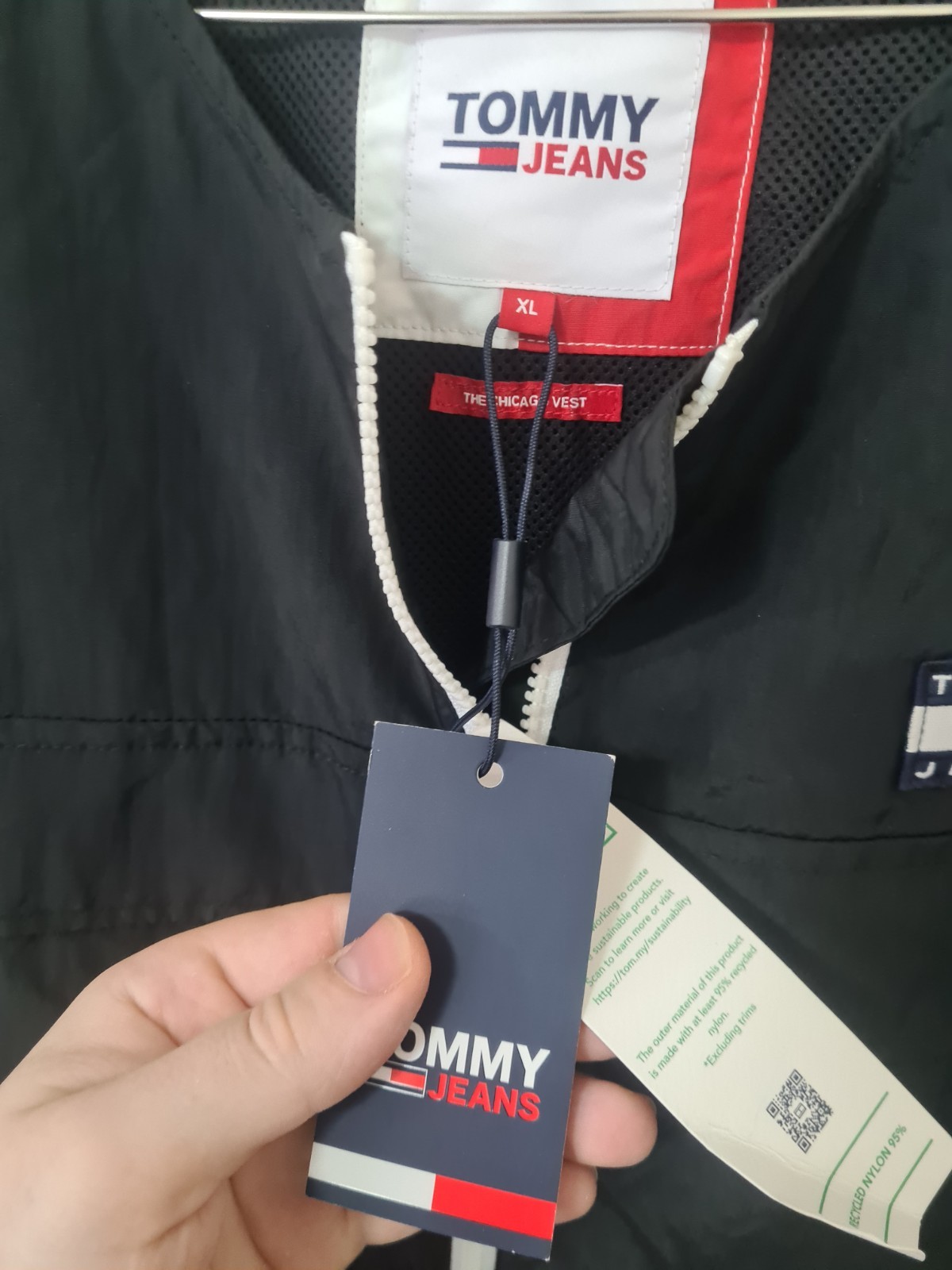 Tommy Jeans essential puffer sleeveless gilet. image 6