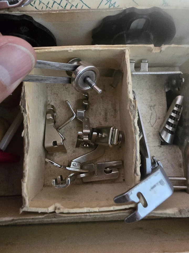 Accesorios de máquina de coser Singer vintage 403 Slant-O-Matic manuales de caja EE. UU. Foto 3 de 4