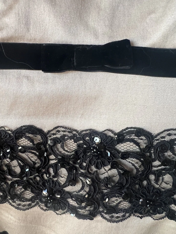 Top corsé vintage Nanette Lepore con detalles de terciopelo negro y encaje, talla 4 Foto 2 de 4