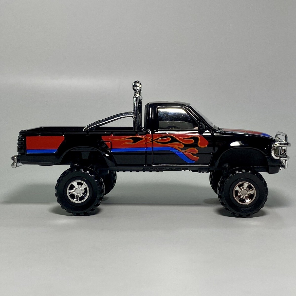 Toyota Hilux 4WD Large Scale Diecast Pickup Truck Diapet Matchbox