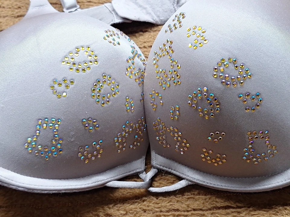 Sujetador pushup Victoria Secret Bombshell Plunge 34 C con aros usado Foto 2 de 4