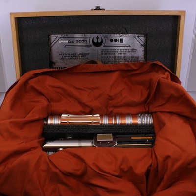 C3 Disney Star Wars Galaxy Edge Skywalker Legacy Lightsaber Set Luke Leia