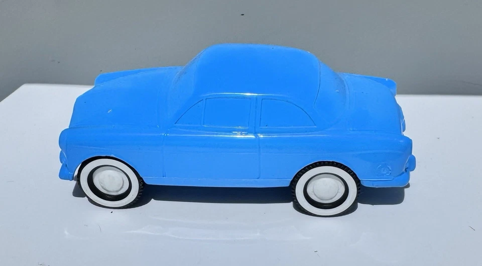 (2) Combiplay Volvo 85O PV 444 Plastic Toy Car 1:32 Designed By Bjorn Alskog - Image 3 of 4