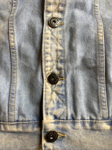 Chaleco de mezclilla azul sin mangas con bolsillo rasgado desgastado de papel de liar chaqueta pequeña - Imagen 2 de 15
