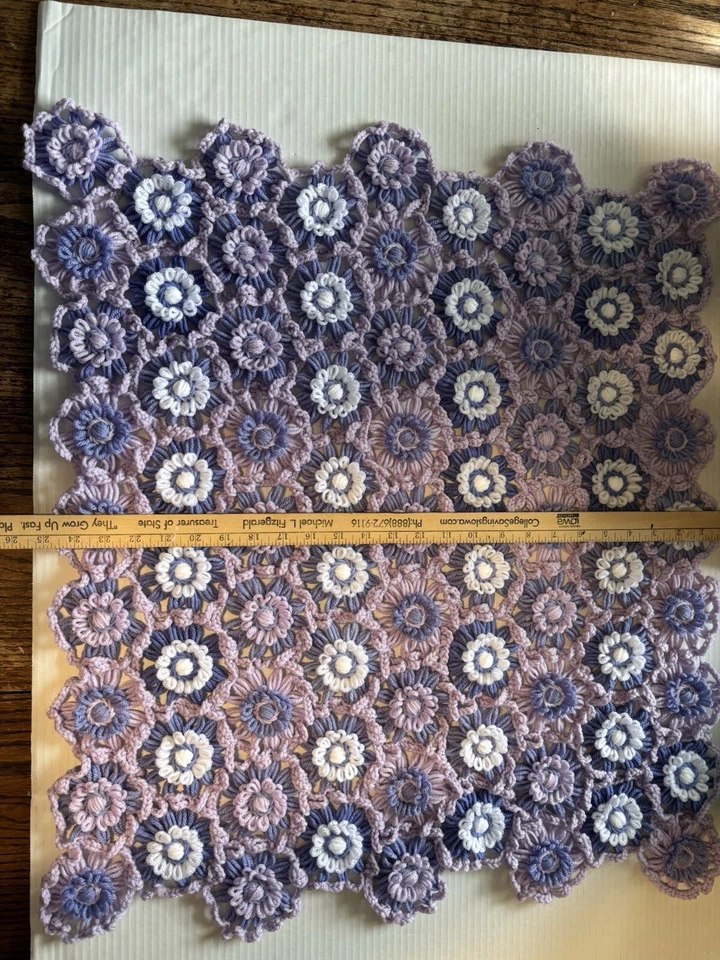 "Manta de regazo/tiro afgana margarita de ganchillo hecha a mano púrpura y lavanda 29"" X 25""" Foto 2 de 4